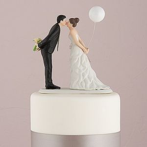 Kiss Couple Cake