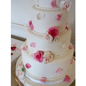 Staggering Pink Flowers Cake 5 kg